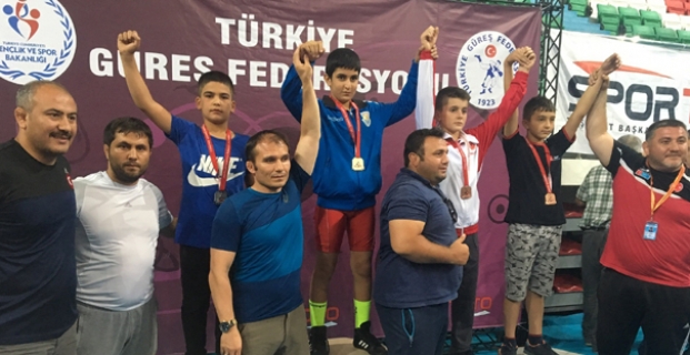 Osmancıklı güreşçi Türkiye ikincisi oldu