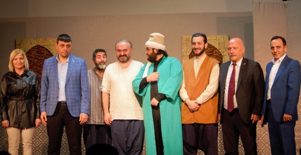 Ziyafet Sofrası Osmancık'ta tiyatro severlerle buluştu