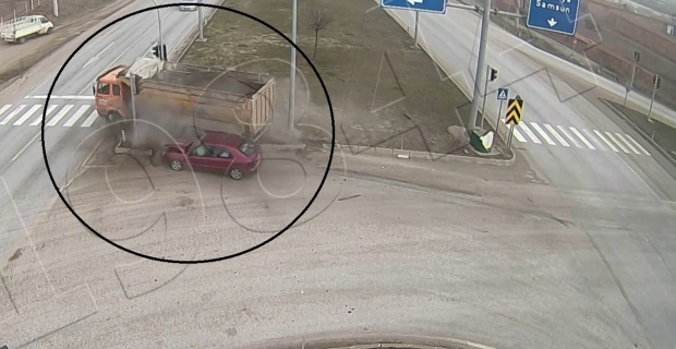 Osmancık'ta 1 kişinin öldüğü, 1 kişinin de yaralandığı kaza kameralara yansıdı