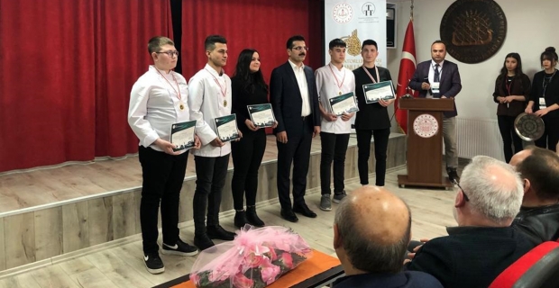Osmancıklı öğrenciler yarışmadan madalya ile döndü