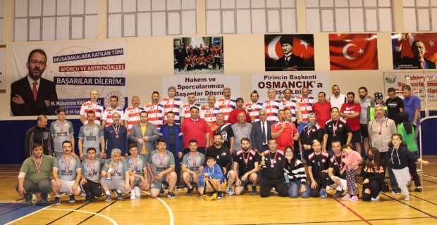 Osmancık'ta düzenlenen voleybol turnuvasında MEM şampiyon oldu